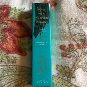 Thrive cosmetics mascara